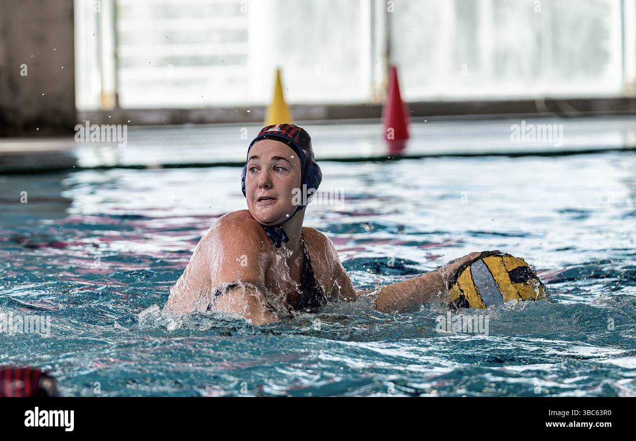 ISTANBUL, TURQUIE - 18 MAI 2025 : match des éliminatoires de la finale de la Ligue turque féminine de Waterpolo entre Galatasay Zena et İzmir BBSK au Kalamis Water Polo Pool, Istanbul. Crédit : ahmetozkanPhotography/Alamy Live News Banque D'Images