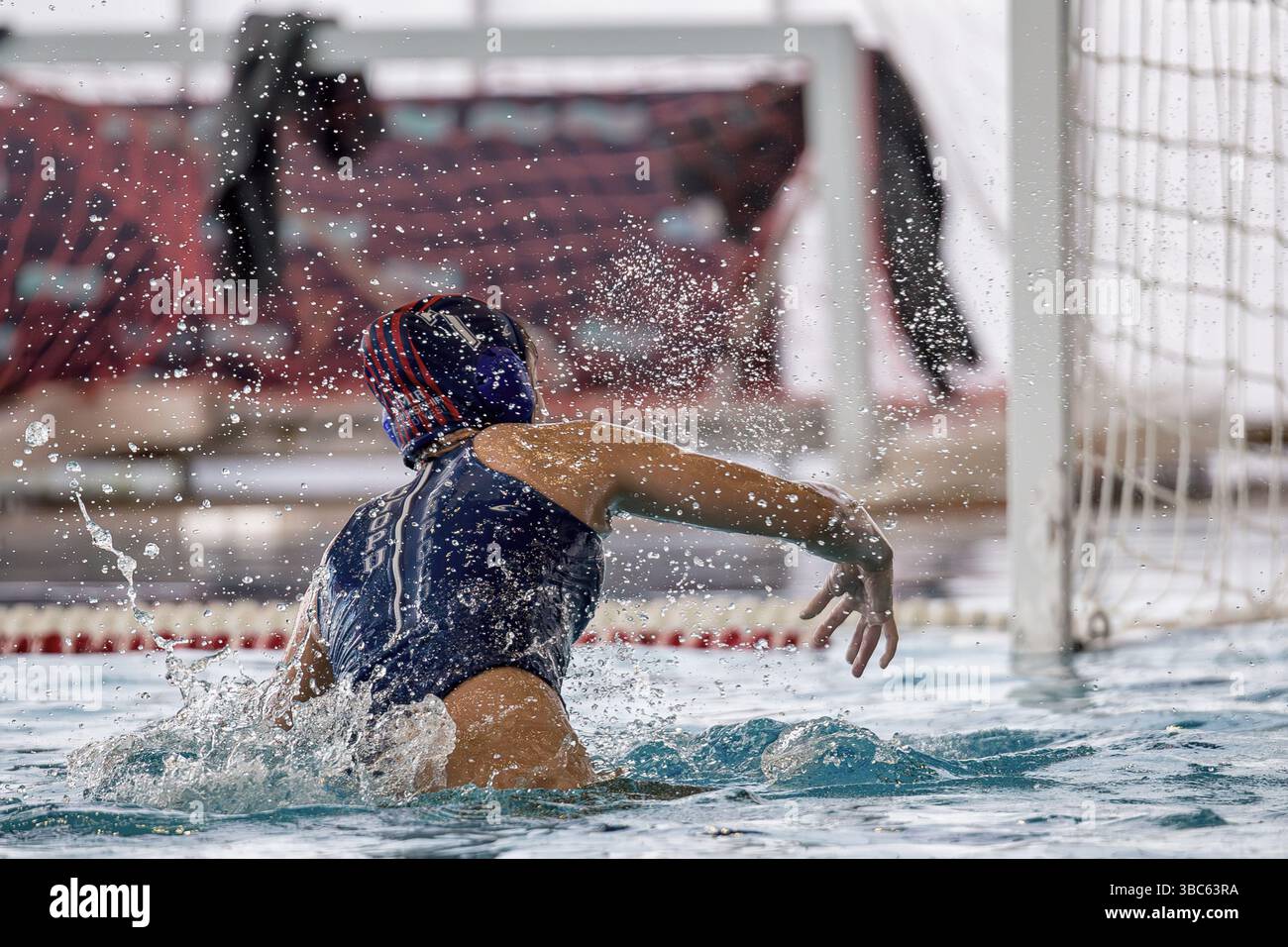 ISTANBUL, TURQUIE - 18 MAI 2025 : match des éliminatoires de la finale de la Ligue turque féminine de Waterpolo entre Galatasay Zena et İzmir BBSK au Kalamis Water Polo Pool, Istanbul. Crédit : ahmetozkanPhotography/Alamy Live News Banque D'Images