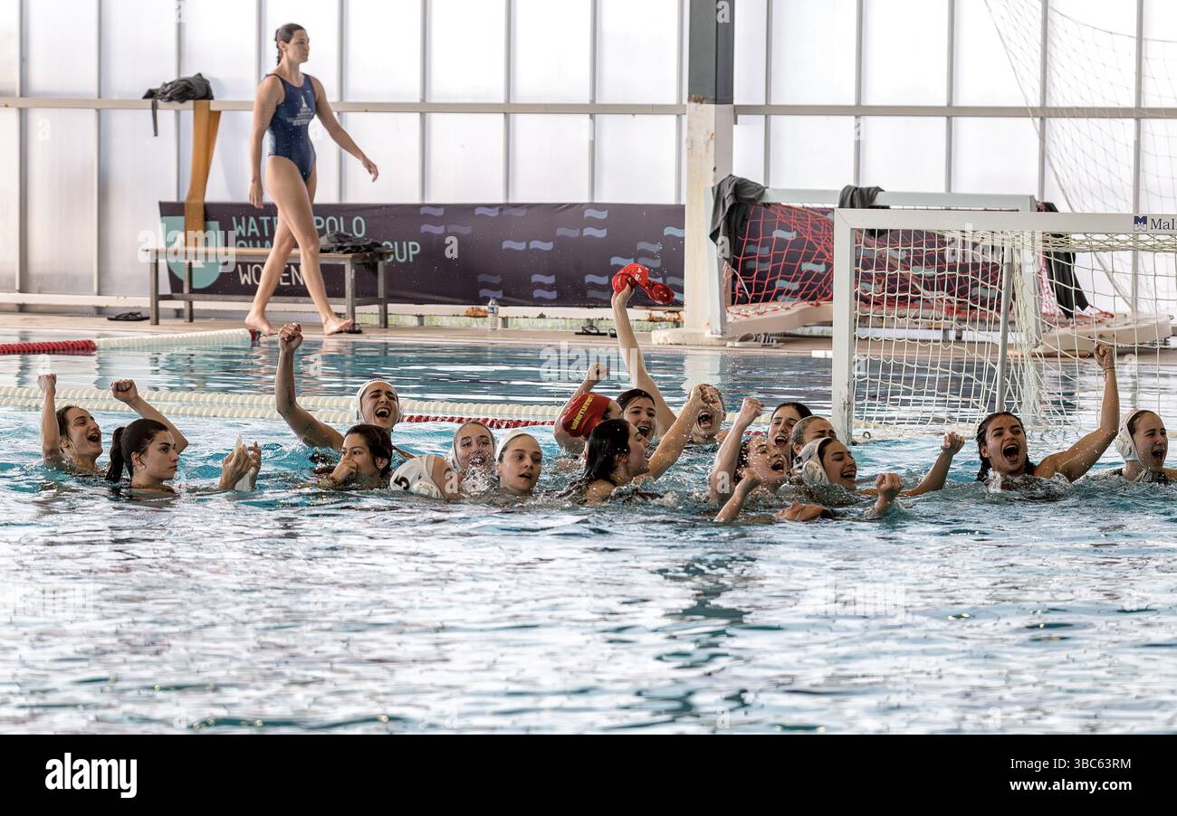 ISTANBUL, TURQUIE - 18 MAI 2025 : match des éliminatoires de la finale de la Ligue turque féminine de Waterpolo entre Galatasay Zena et İzmir BBSK au Kalamis Water Polo Pool, Istanbul. Crédit : ahmetozkanPhotography/Alamy Live News Banque D'Images