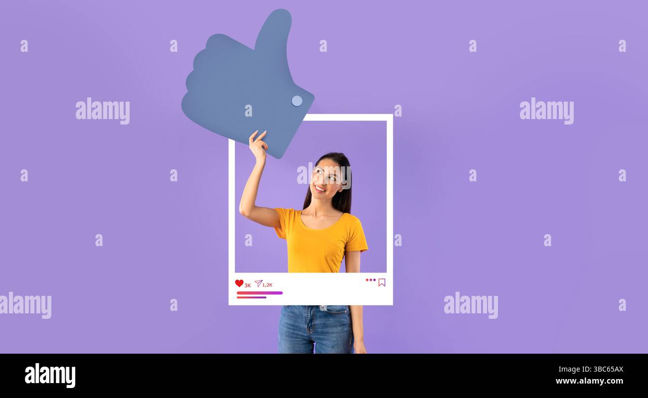 Engager l'influenceur célèbre le succès d'un geste du pouce vers le haut Banque D'Images