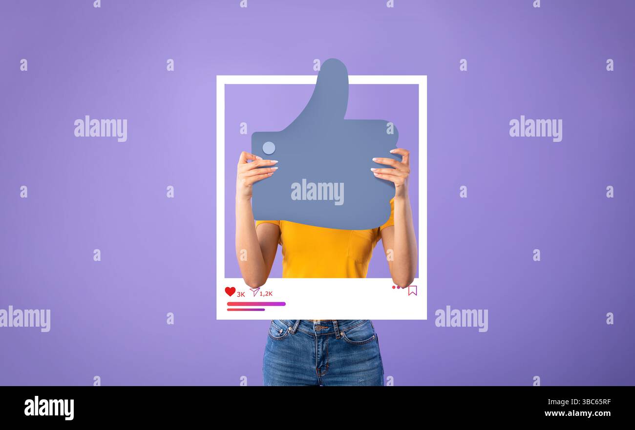 Un moment captivant sur les réseaux sociaux avec un geste du pouce vers le haut dans une toile de fond éclatante Banque D'Images