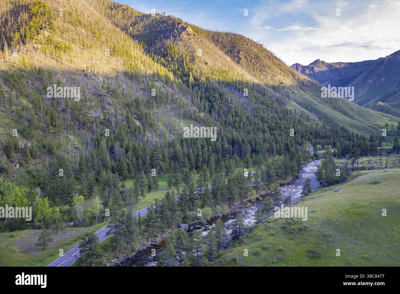 Powder River et Canyon -Vue aérienne avec un paysage de printemps Banque D'Images