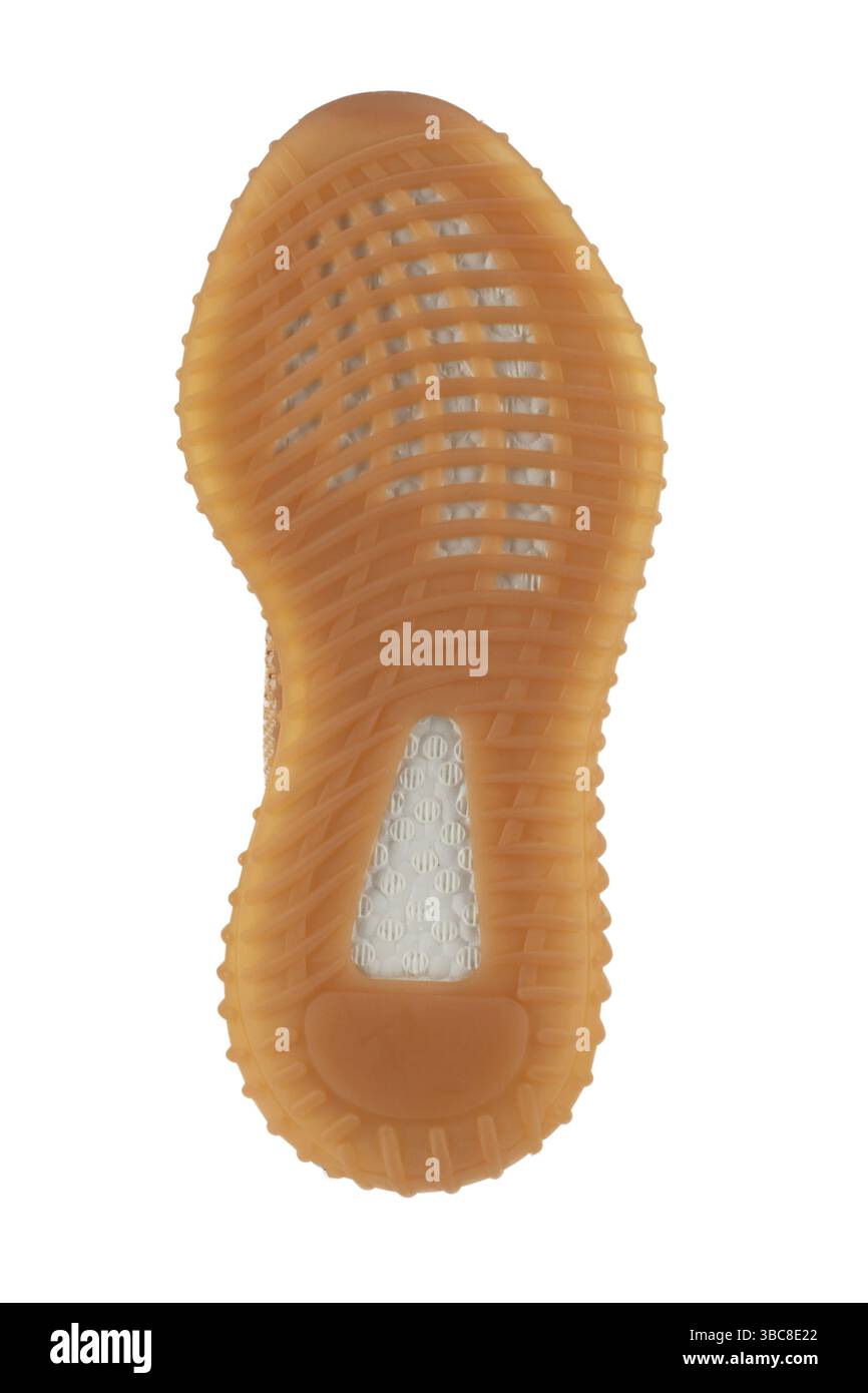 La semelle en polyuréthane de la chaussure est beige avec des rayures blanches Banque D'Images