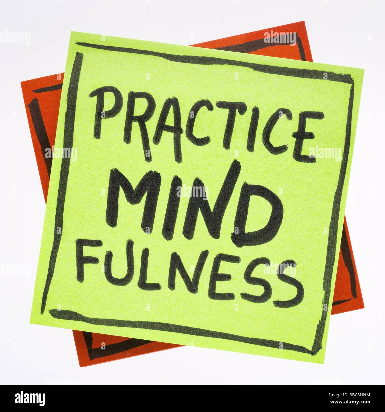 La pleine conscience pratique rappel - écriture sur une note adhésive isolés Banque D'Images