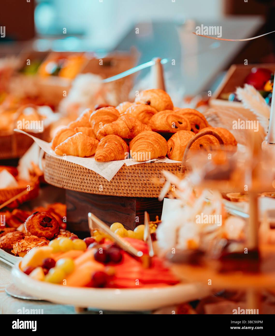 table de petit déjeuner buffet croissants restaurant de luxe Banque D'Images