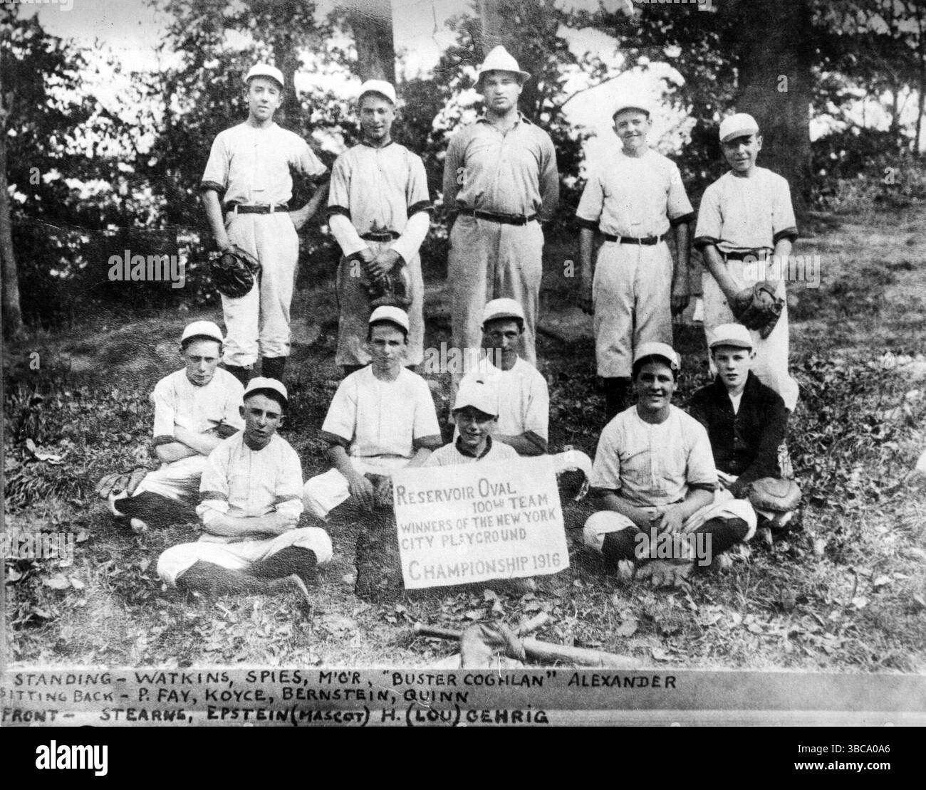 Lou Gehrig, première photo de baseball, 1916 - Lou est assis deuxième à partir de la droite Banque D'Images