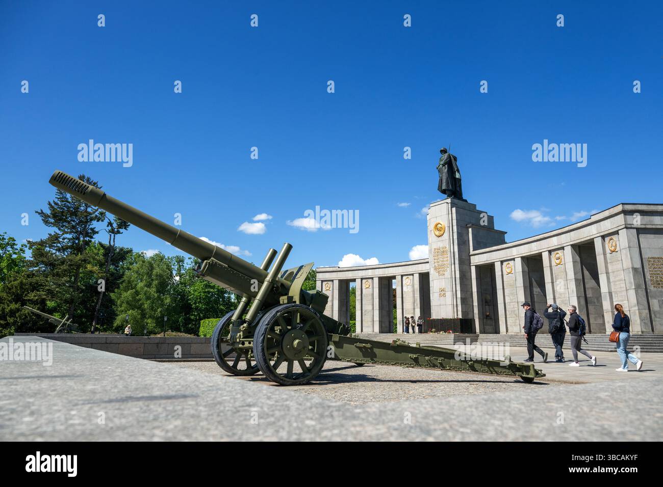 Le Mémorial soviétique de la guerre à Berlin (Tiergarten), commémorant les soldats des forces armées soviétiques morts lors de la bataille de Berlin en 1945 Banque D'Images