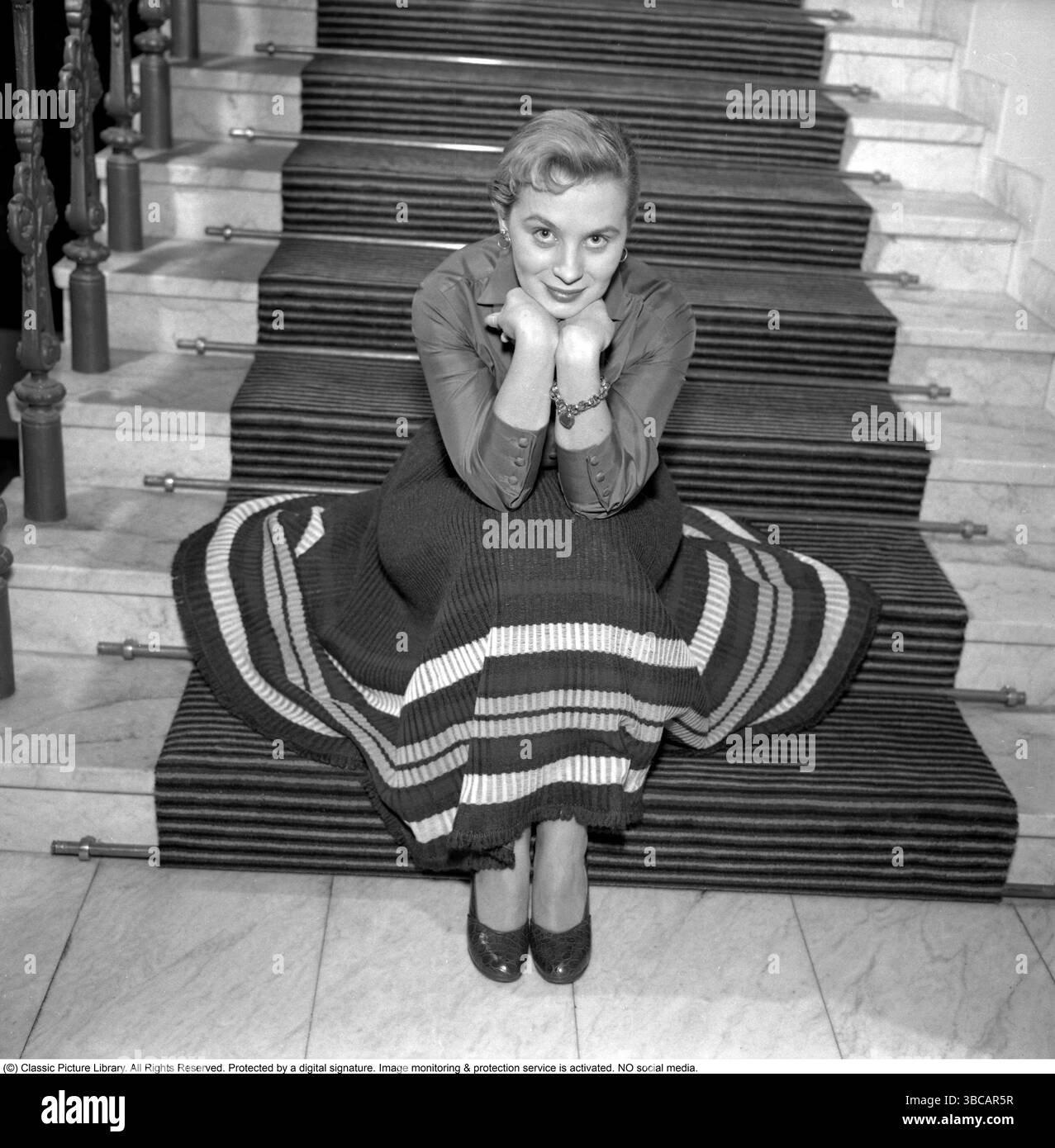 Mai Zetterling. Actrice, écrivaine et réalisatrice. (24 mai 1925 – 17 mars 1994). 1953. Conard ref 2334 Banque D'Images