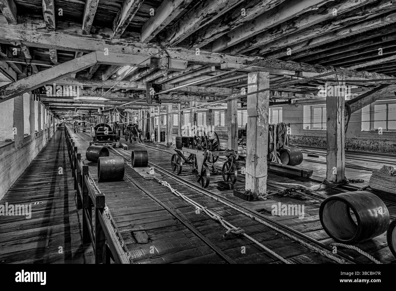 La Ropery of the Historic Chatham Dockyard, où la corde est fabriquée depuis plus de 400 ans Banque D'Images