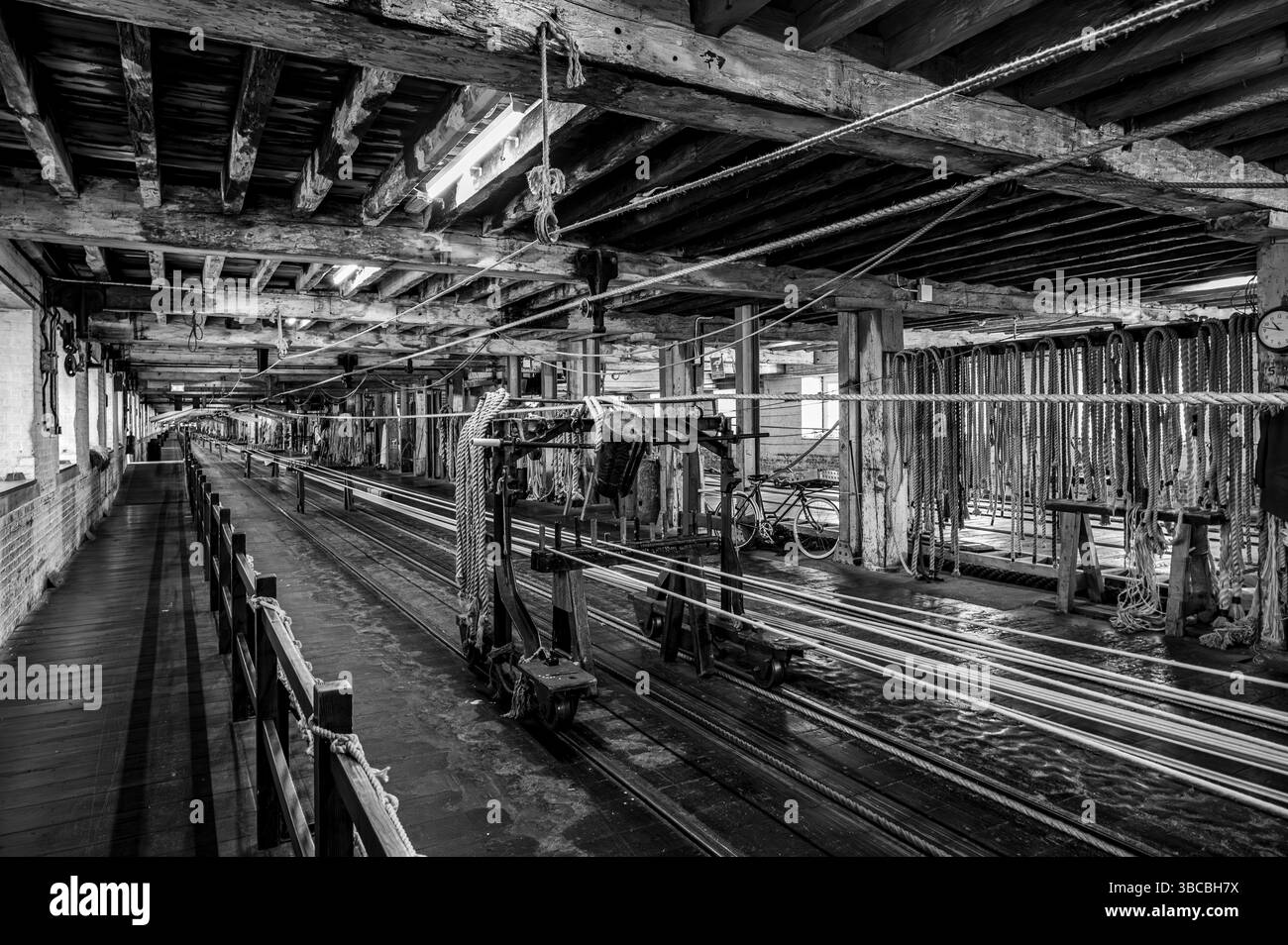 La Ropery of the Historic Chatham Dockyard, où la corde est fabriquée depuis plus de 400 ans Banque D'Images