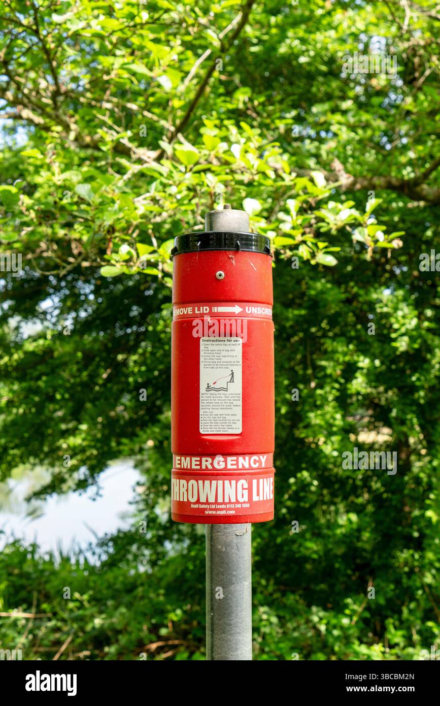 Conteneur rouge pour ligne de sauvetage Banque D'Images