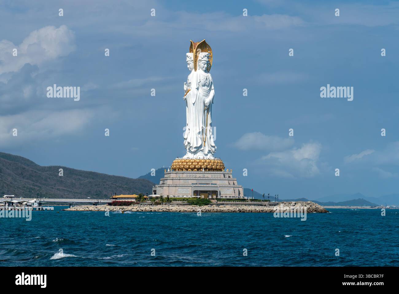 Le temple Nanshan - temple bouddhiste à Sanya, province de Hainan en Chine. La statue de Guan Yin de la mer du Sud de Sanya traduction : le Nanshan TEM Banque D'Images