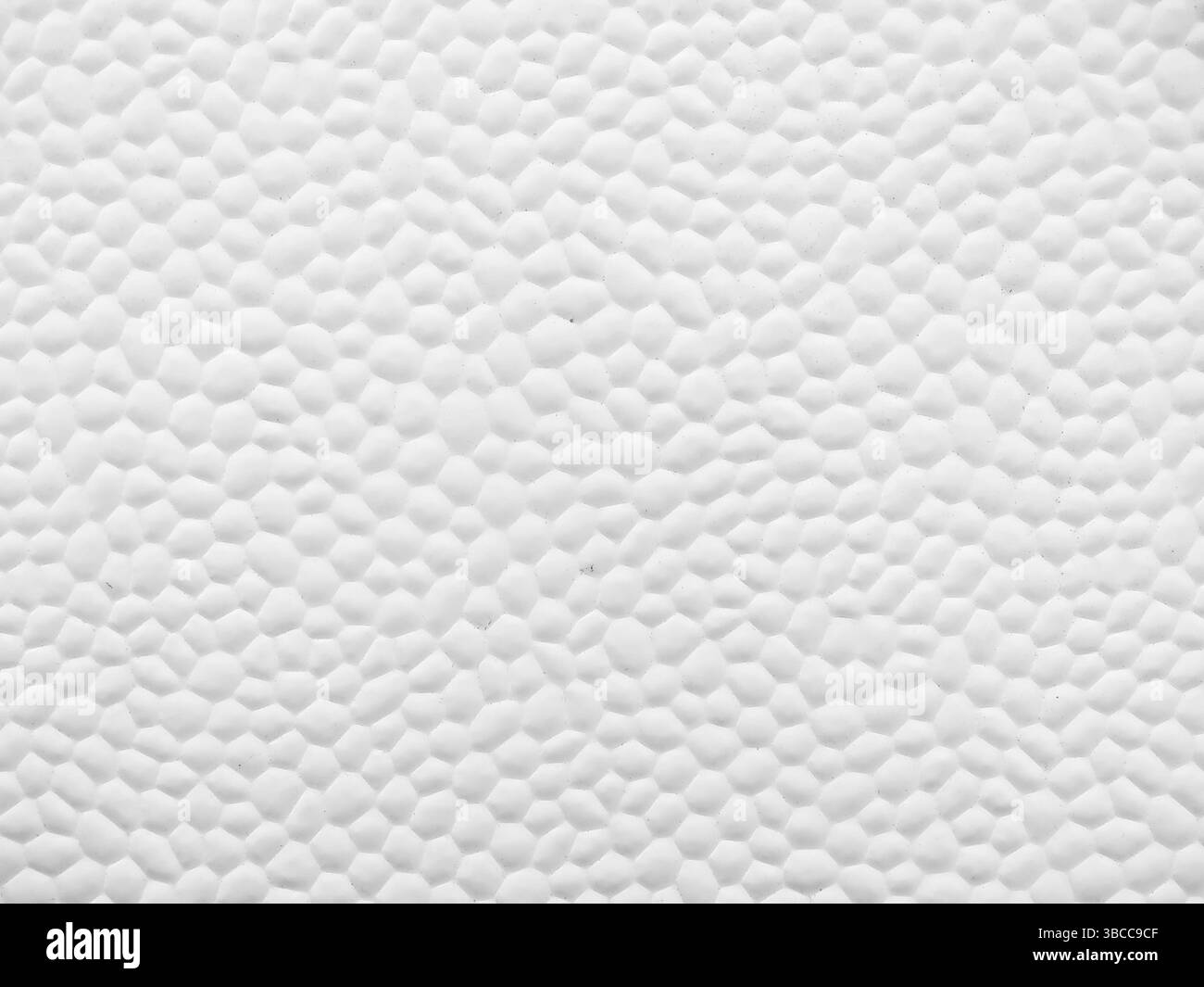 Gros plan en fibre de verre appliqué à la caravane, un peu de saleté. Texture de fond abstraite : structure de surface blanche d'un vieux camping-car. Étrange seventies style p Banque D'Images