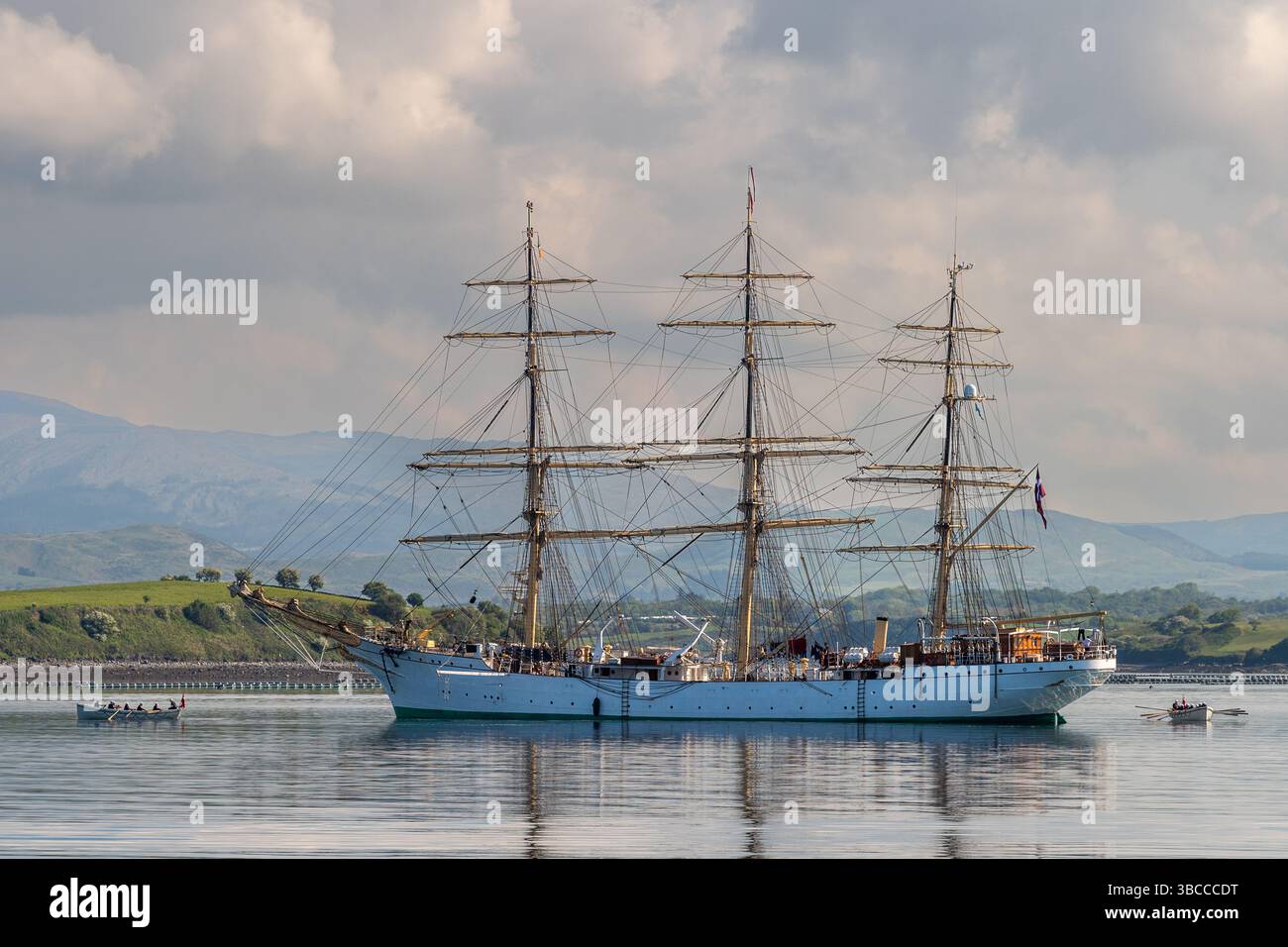 Navire d'entraînement Danmark amarré à Bantry Bay, West Cork, Irlande. Banque D'Images