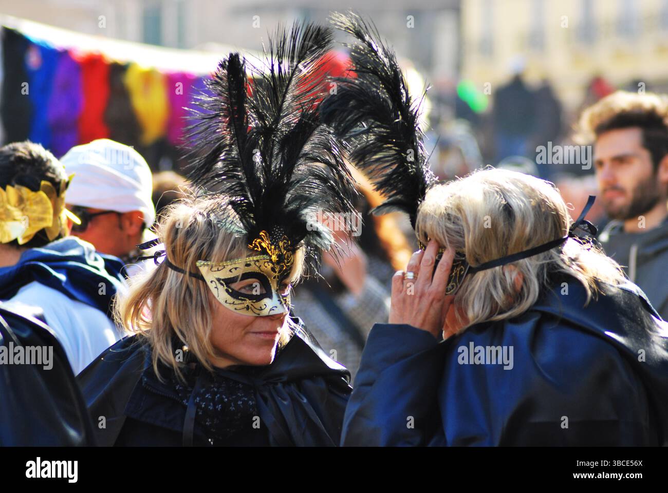 Masques de carnaval colorés lors d'un festival traditionnel à Venise, Italie 2017 Banque D'Images