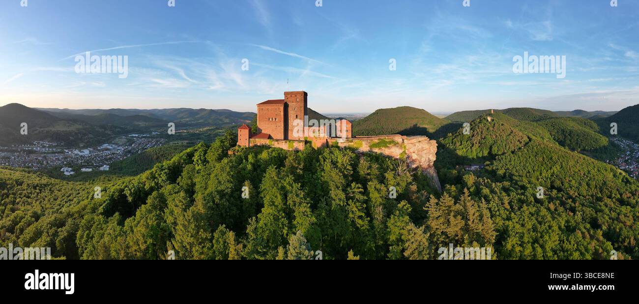 Carte Postale Ancienne - Château De Trifels Près D'Annweiler (Allemagne) | Cachet Alliés 1940-49 | Rare
