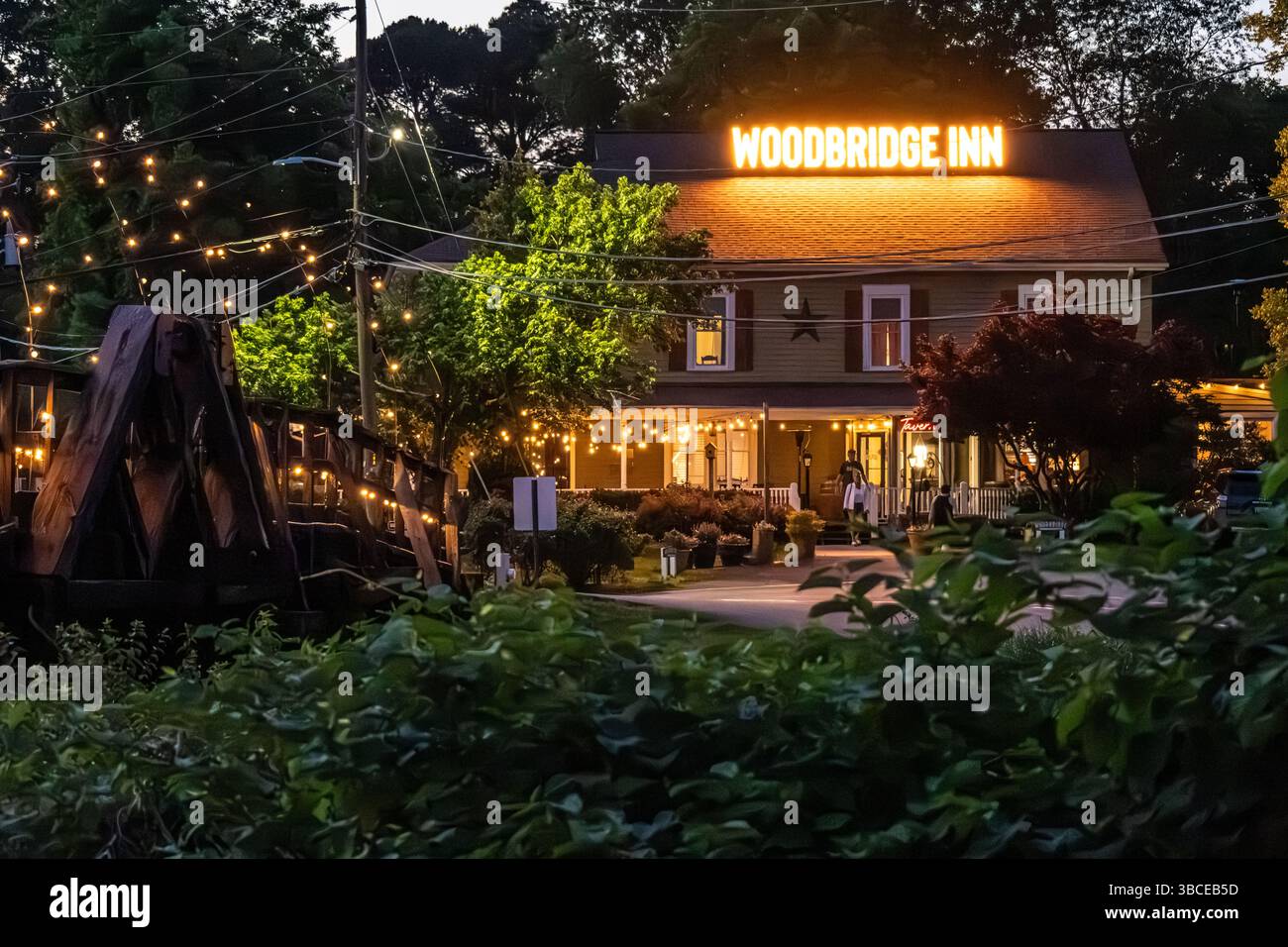Le charmant Woodbridge Inn & Tavern au crépuscule dans le centre-ville de Jasper, Géorgie. (ÉTATS-UNIS) Banque D'Images