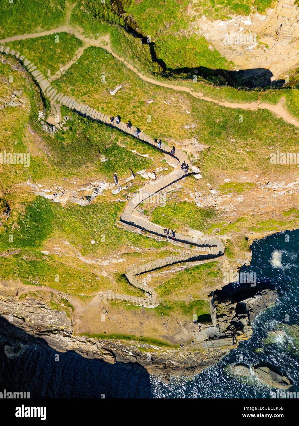 Vue aérienne des marches de Whaligoe menant à Whaligoe Haven (port) près de Lybster, Caithness, Scottish Highlands, Scotland, UK Banque D'Images