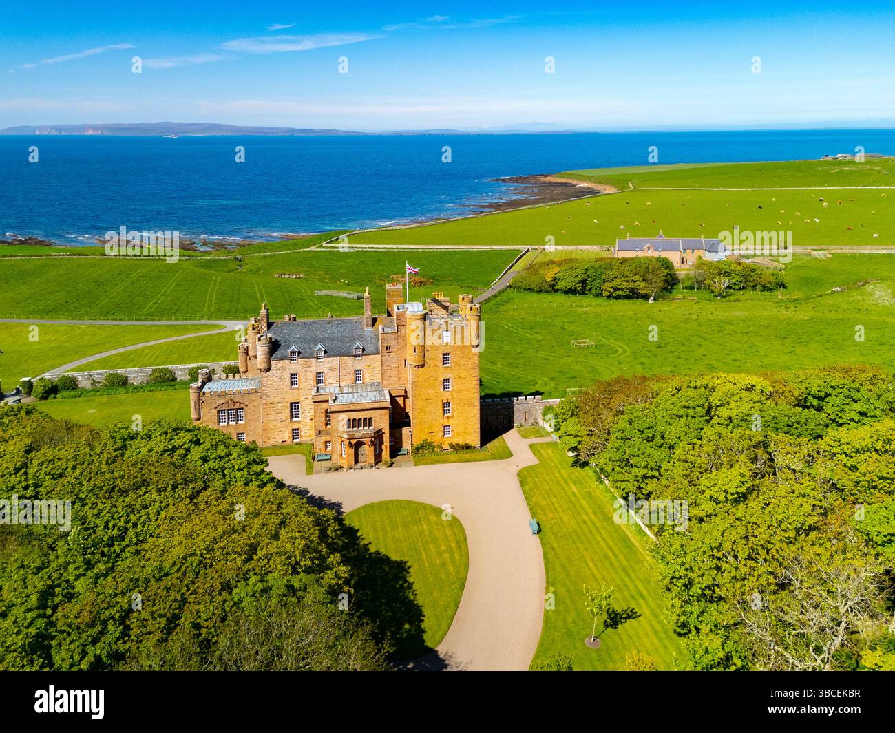 Vue aérienne du château de Mey, Caithness, Écosse, Royaume-Uni Banque D'Images
