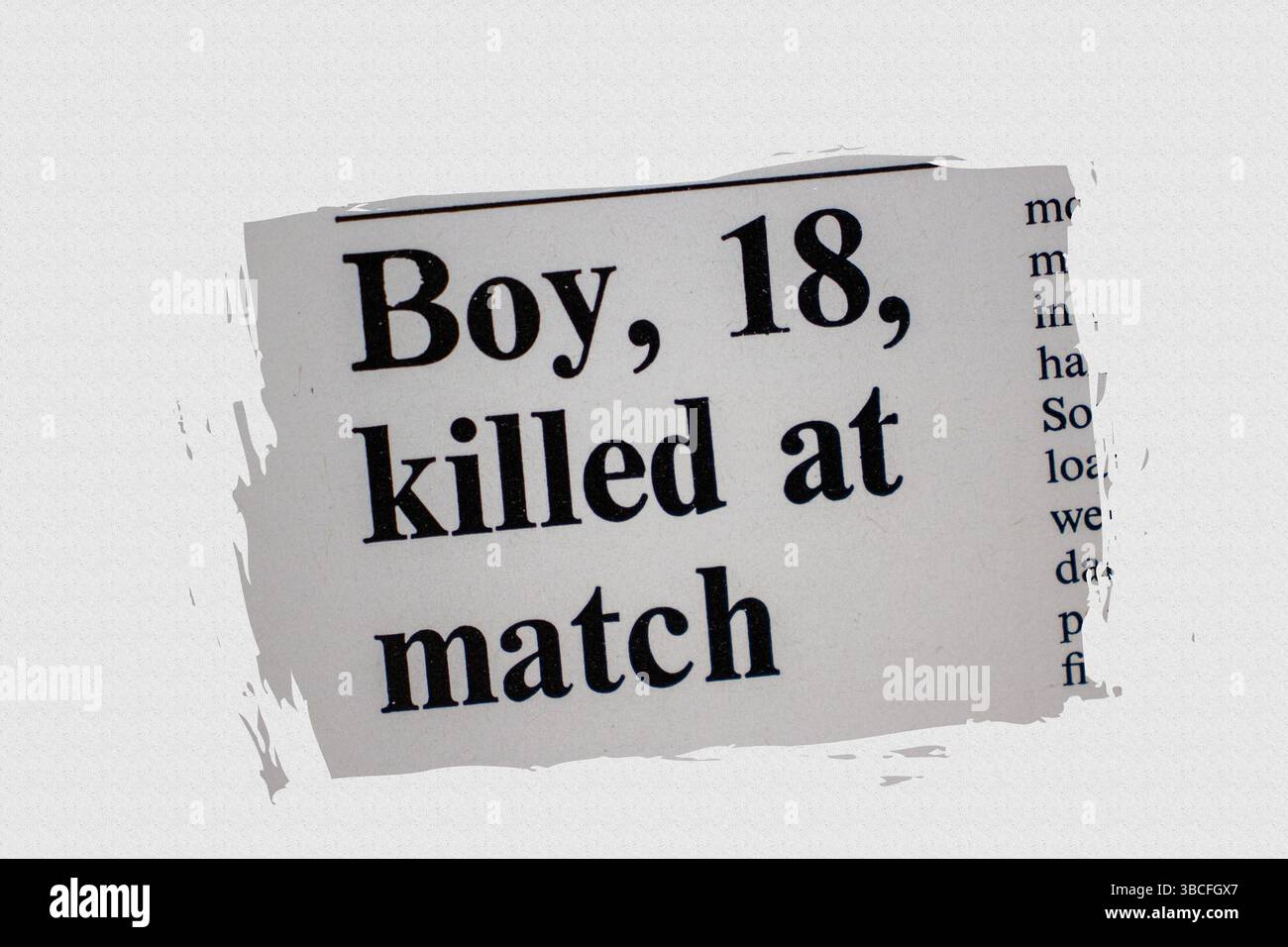 Garçon, 18 ans, tué lors d'un match - article de presse du titre de l'article du journal britannique 1974 Banque D'Images