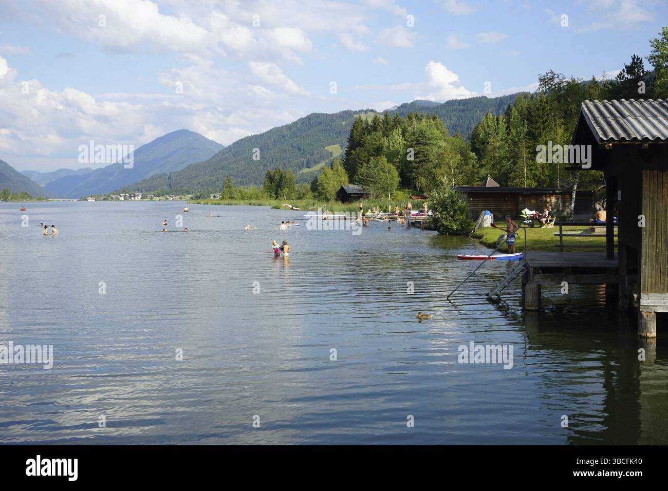 Plage au lac Weissensee, Alpes Gaitaler, Alpes, Kaernten, Autriche, Europe Banque D'Images Plage au lac Weissensee, Alpes Gaitaler, Alpes, Kaernten, Autriche, Europe Banque D'Images