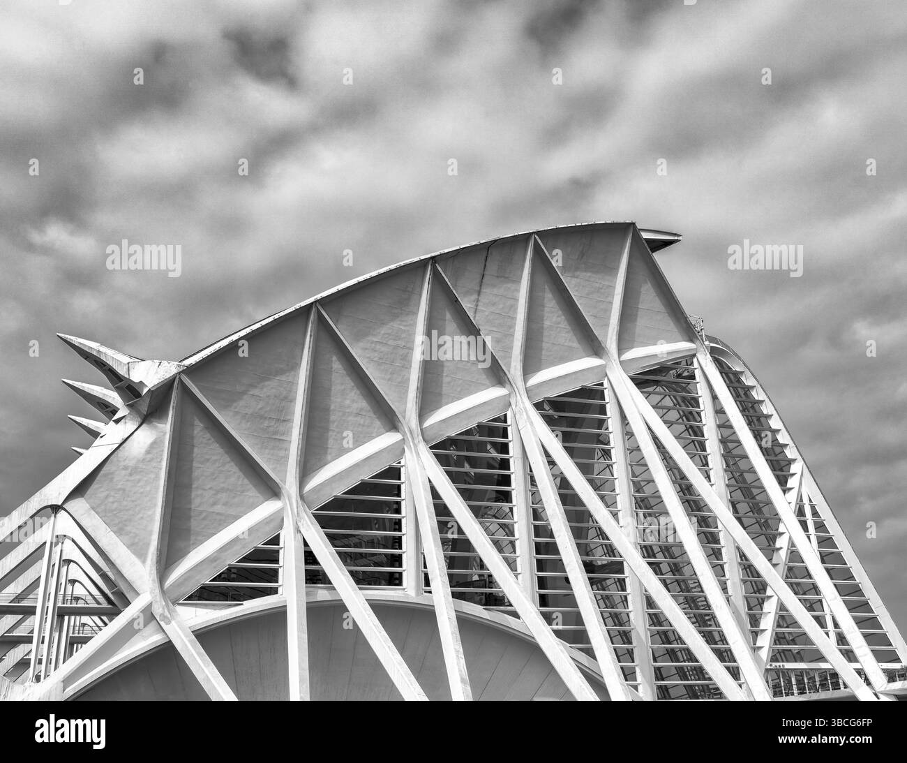 Valence, Espagne - 3 mars 2021 : vue détaillée du Musée des Sciences conçu par Santiago Calatrava à Valence Banque D'Images