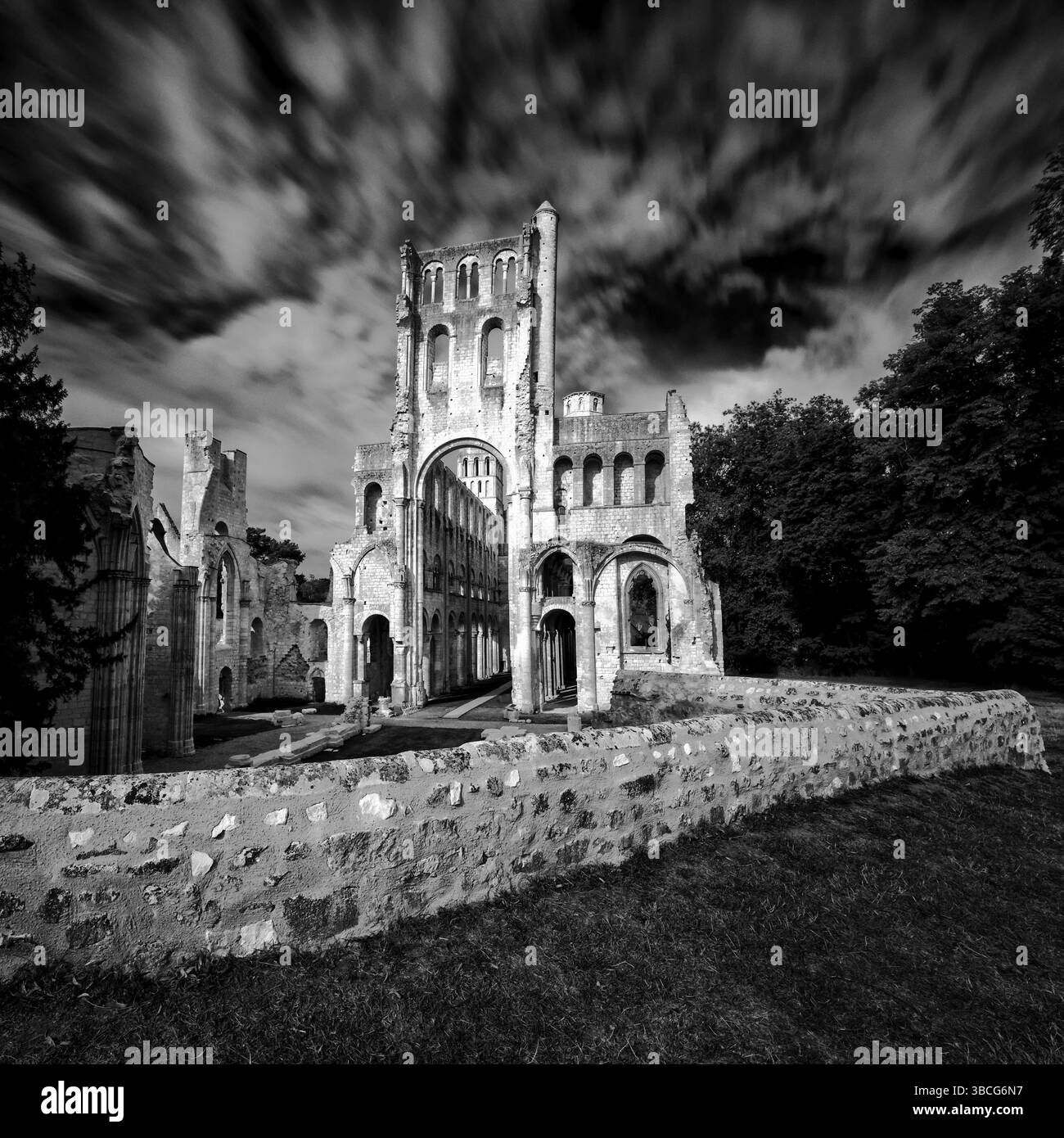 Les ruines de l'ancienne abbaye et monastère bénédictin à Jumièges en Normandie en France Banque D'Images