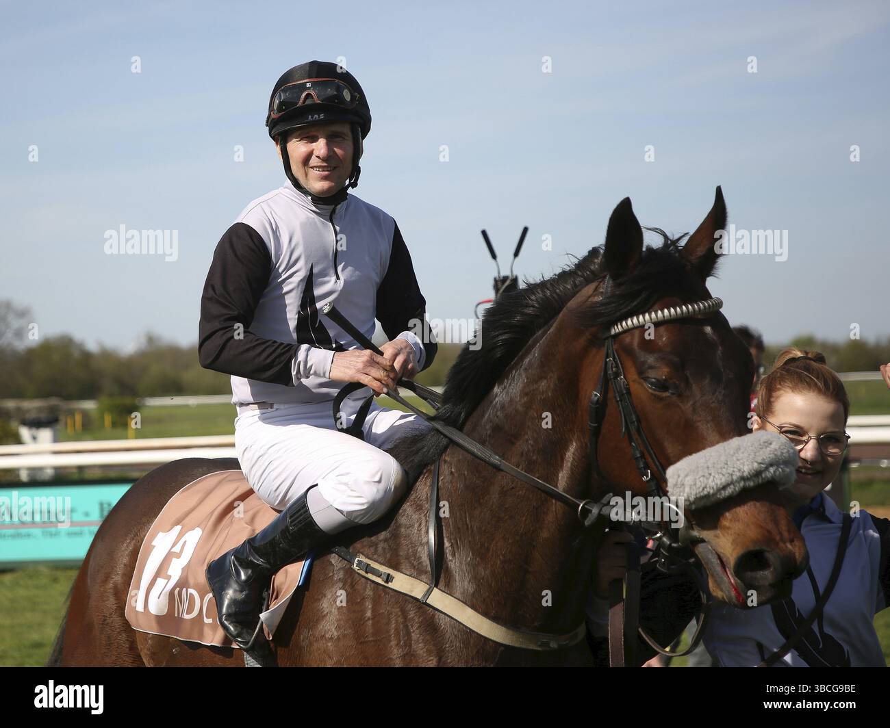 Jozef Bojko remporte le 3ème prix de course d'Hydro Wacht GmbH le 22.04.2023 à l'hippodrome de Magdeburg Herrenkrug sur la jument Mandy's Girl, Jozef Bojko Winning Banque D'Images