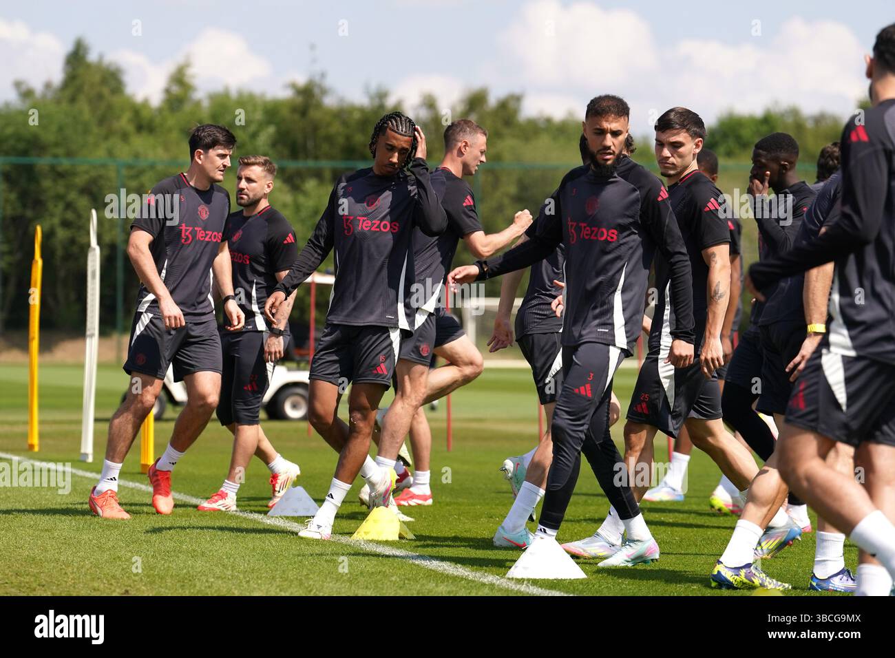 Joueurs de Manchester United lors d'une séance d'entraînement au Carrington Training Centre, Manchester. Date de la photo : mardi 20 mai 2025. Banque D'Images