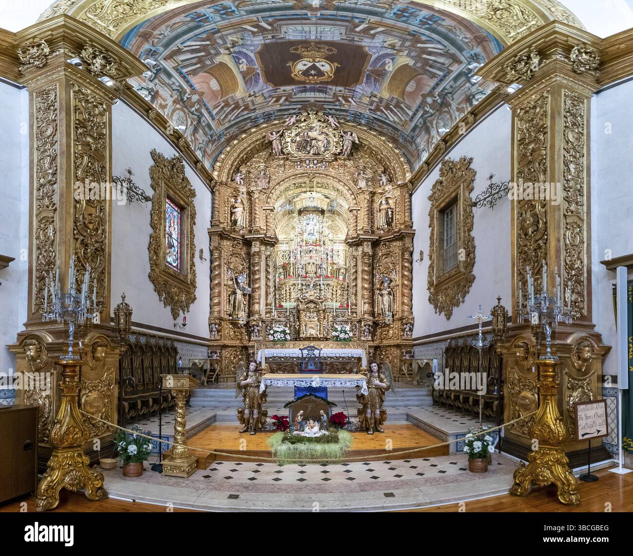 Faro, Portugal - 31 décembre 2020 : vue de l'intérieur de l'église Igreja do Carmo à Faro Banque D'Images