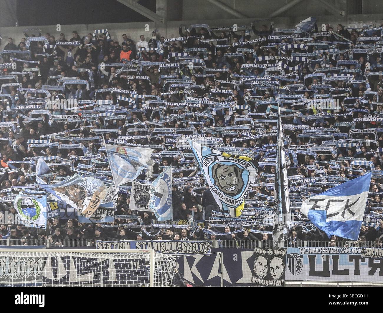 Fanblock Chemnitzer FC DFB 3.Liga saison 2016/2017 im Heimspiel gegen 1. FC Magdeburg, Fanblock Chemnitzer FC DFB 3.Liga saison 2016/2017 à domicile Banque D'Images