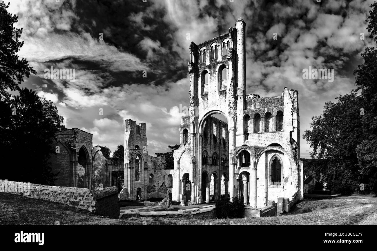 Les ruines de l'ancienne abbaye et monastère bénédictin à Jumièges en Normandie en France Banque D'Images