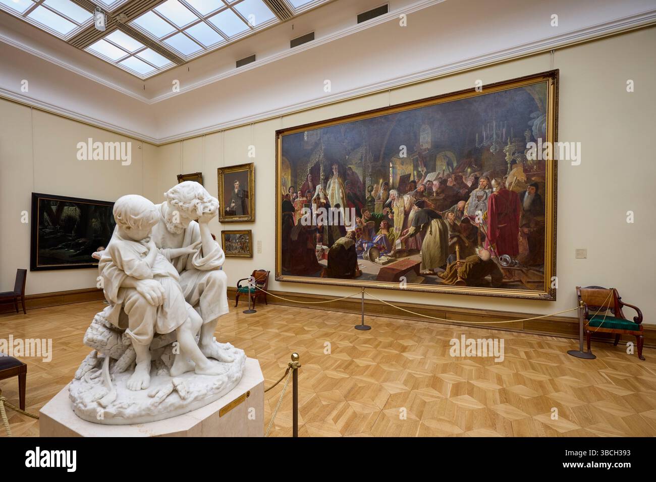 Sculpture paysan en difficulté de Matvey Chizhov devant la peinture débat sur la foi (1881) de Vasily Perov. Galerie Tretyakov, Moscou, Russie. Banque D'Images