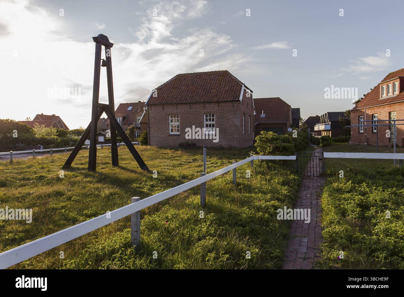 La photo montre la vieille église dans le centre de l'île de Baltrum en mer du Nord Banque D'Images