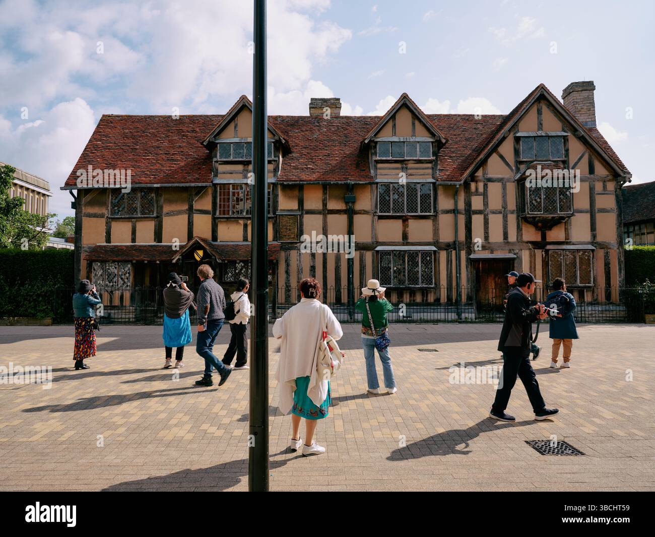 Lieu de naissance de Shakespeare - touristes et les bâtiments à colombages de Tudor et Elizabethan Stratford upon Avon, Warwickshire, Angleterre, Royaume-Uni Banque D'Images