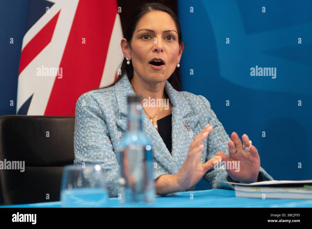 Londres, Royaume-Uni. 19 mai 2025. Priti Patel - Secrétaire d'État fantôme aux Affaires étrangères, au Commonwealth et au développement du Royaume-Uni s'exprime lors d'une conférence de presse Banque D'Images