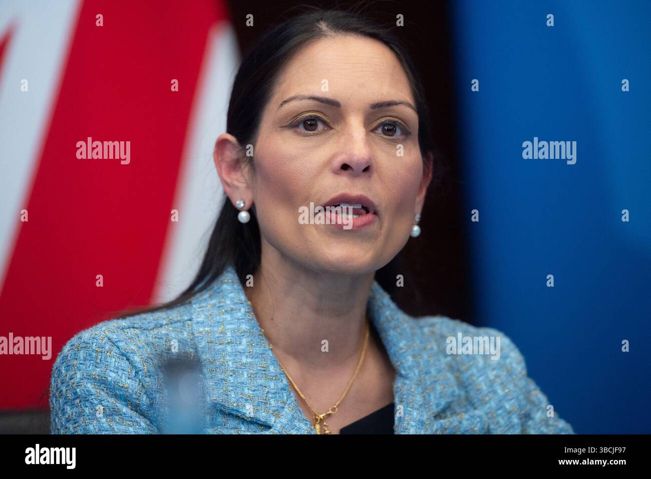 Londres, Royaume-Uni. 19 mai 2025. Priti Patel - Secrétaire d'État fantôme aux Affaires étrangères, au Commonwealth et au développement du Royaume-Uni s'exprime lors d'une conférence de presse Banque D'Images