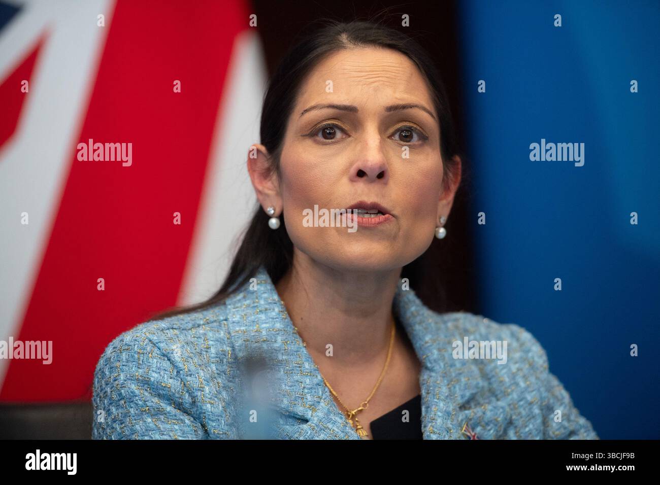 Londres, Royaume-Uni. 19 mai 2025. Priti Patel - Secrétaire d'État fantôme aux Affaires étrangères, au Commonwealth et au développement du Royaume-Uni s'exprime lors d'une conférence de presse Banque D'Images