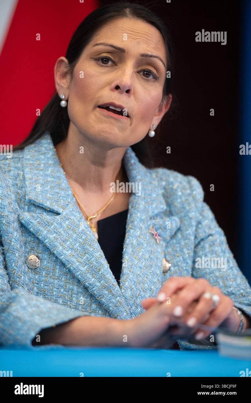 Londres, Royaume-Uni. 19 mai 2025. Priti Patel - Secrétaire d'État fantôme aux Affaires étrangères, au Commonwealth et au développement du Royaume-Uni s'exprime lors d'une conférence de presse Banque D'Images