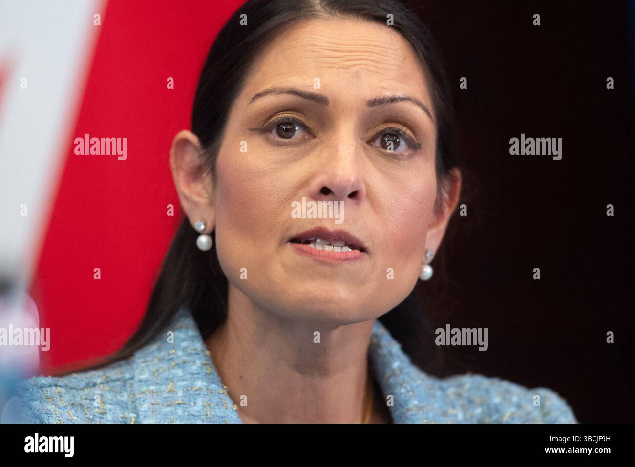 Londres, Royaume-Uni. 19 mai 2025. Priti Patel - Secrétaire d'État fantôme aux Affaires étrangères, au Commonwealth et au développement du Royaume-Uni s'exprime lors d'une conférence de presse Banque D'Images