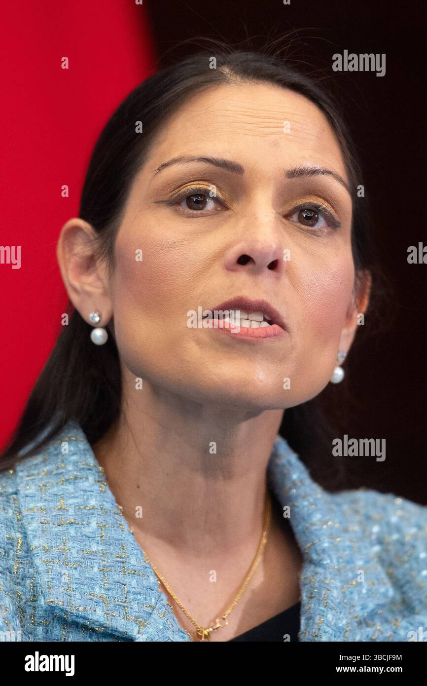 Londres, Royaume-Uni. 19 mai 2025. Priti Patel - Secrétaire d'État fantôme aux Affaires étrangères, au Commonwealth et au développement du Royaume-Uni s'exprime lors d'une conférence de presse Banque D'Images