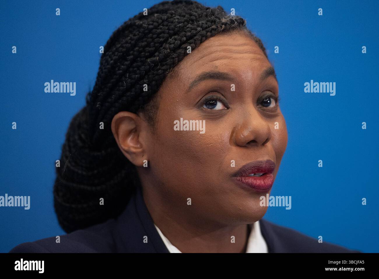 Londres, Royaume-Uni. 19 mai 2025. Le chef du Parti conservateur (et LOTO), Kemi Badenoch, prend la parole lors d'une conférence de presse sur le sommet Royaume-Uni/UE à l'hôtel Conrad. Crédit : Banque D'Images