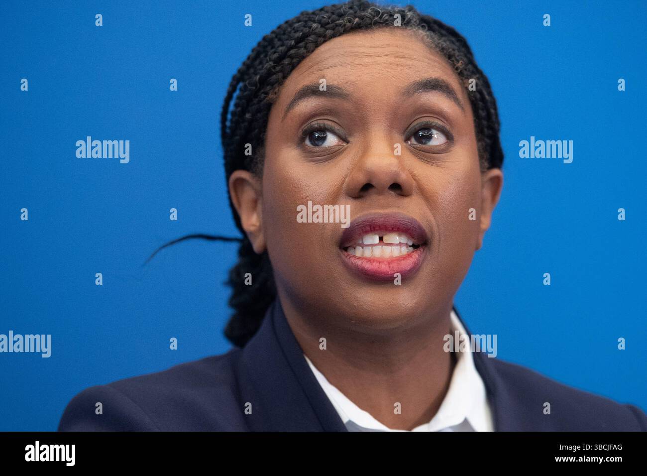 Londres, Royaume-Uni. 19 mai 2025. Le chef du Parti conservateur (et LOTO), Kemi Badenoch, prend la parole lors d'une conférence de presse sur le sommet Royaume-Uni/UE à l'hôtel Conrad. Crédit : Banque D'Images