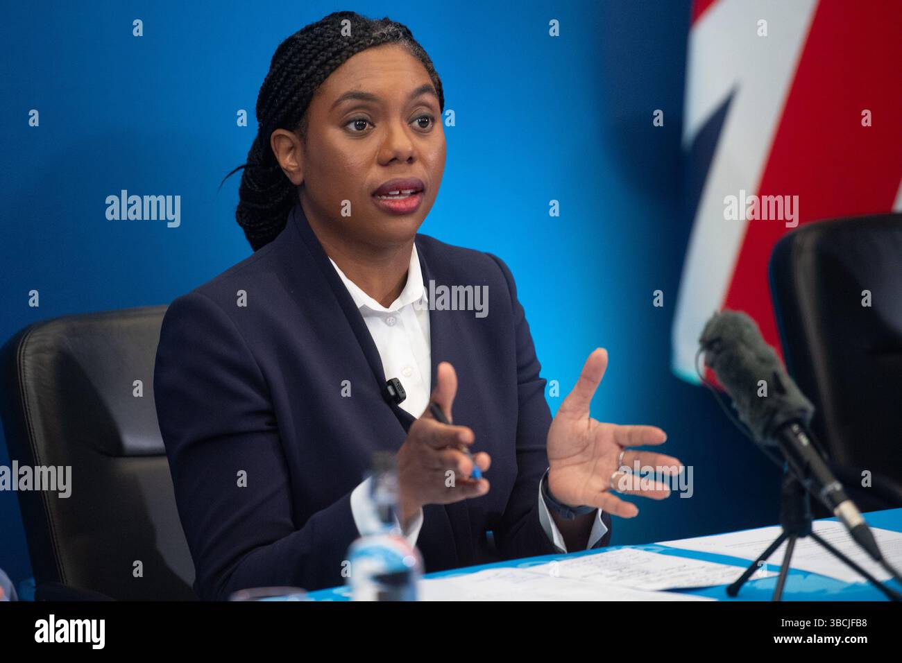 Londres, Royaume-Uni. 19 mai 2025. Le chef du Parti conservateur (et LOTO), Kemi Badenoch, prend la parole lors d'une conférence de presse sur le sommet Royaume-Uni/UE à l'hôtel Conrad. Crédit : Banque D'Images