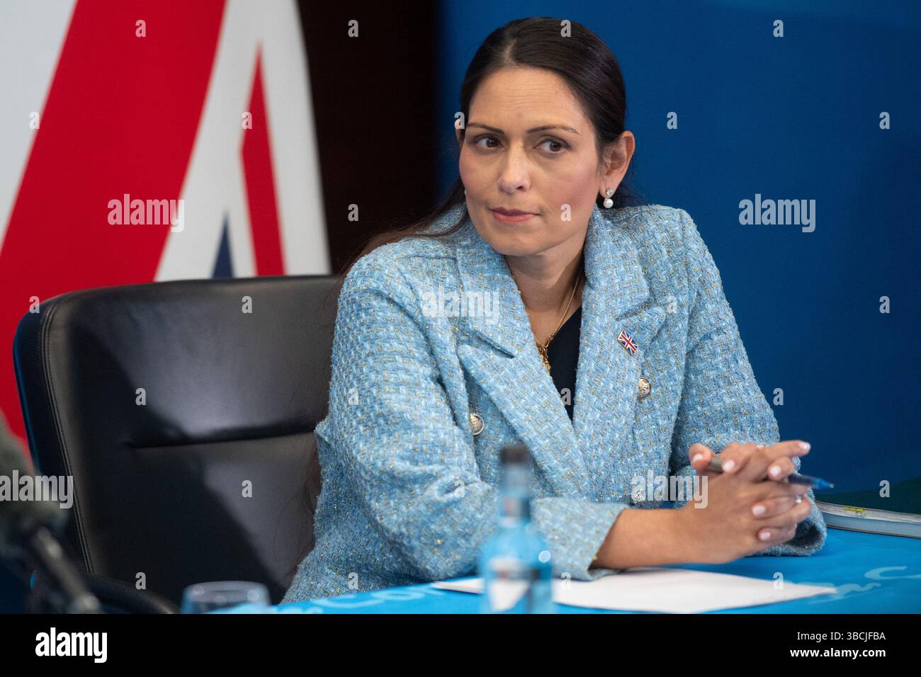 Londres, Royaume-Uni. 19 mai 2025. Priti Patel - Secrétaire d'État fantôme aux Affaires étrangères, au Commonwealth et au développement du Royaume-Uni s'exprime lors d'une conférence de presse Banque D'Images