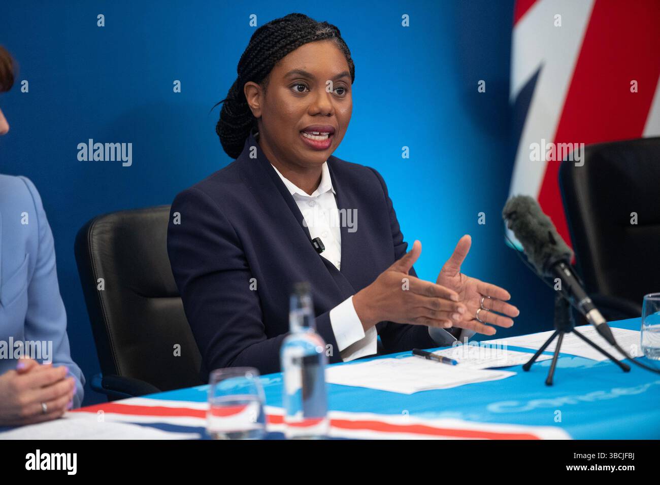 Londres, Royaume-Uni. 19 mai 2025. Le chef du Parti conservateur (et LOTO), Kemi Badenoch, prend la parole lors d'une conférence de presse sur le sommet Royaume-Uni/UE à l'hôtel Conrad. Crédit : Banque D'Images
