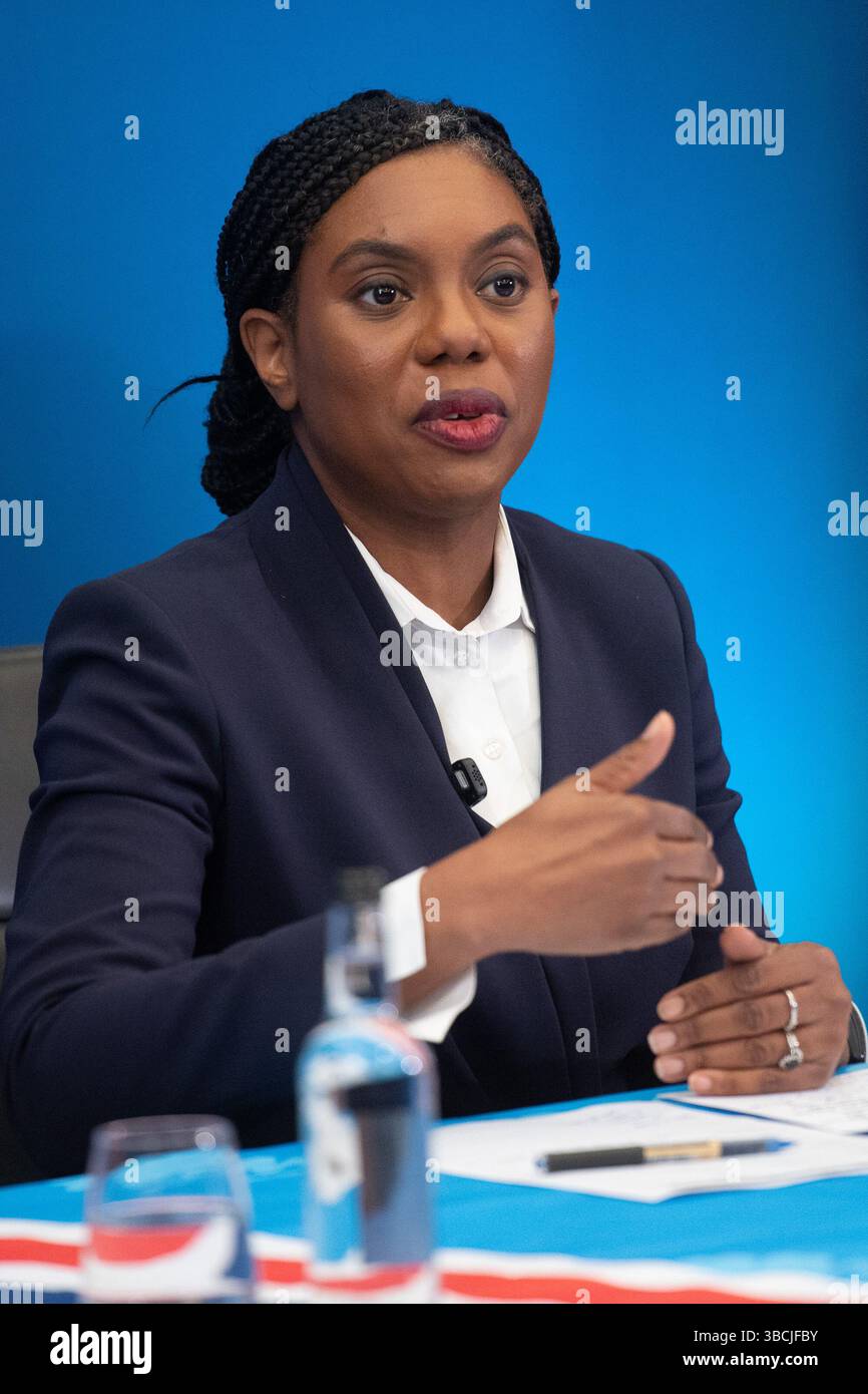 Londres, Royaume-Uni. 19 mai 2025. Le chef du Parti conservateur (et LOTO), Kemi Badenoch, prend la parole lors d'une conférence de presse sur le sommet Royaume-Uni/UE à l'hôtel Conrad. Crédit : Banque D'Images