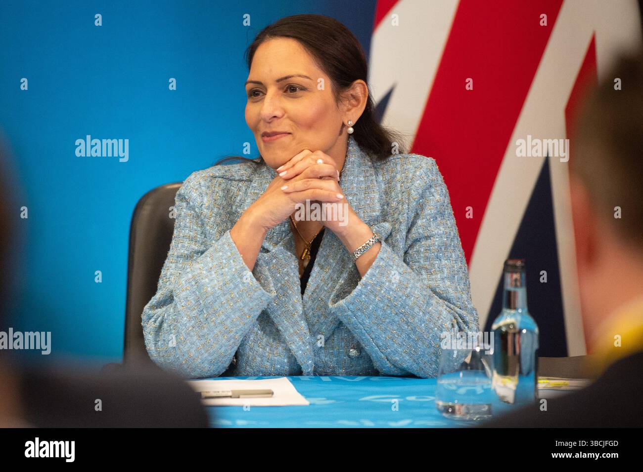 Londres, Royaume-Uni. 19 mai 2025. Priti Patel - Secrétaire d'État fantôme aux Affaires étrangères, au Commonwealth et au développement du Royaume-Uni s'exprime lors d'une conférence de presse Banque D'Images