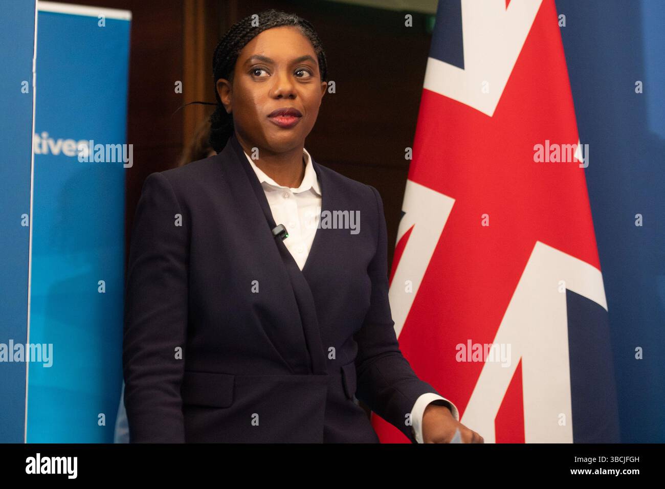 Londres, Royaume-Uni. 19 mai 2025. Le chef du Parti conservateur (et LOTO), Kemi Badenoch, prend la parole lors d'une conférence de presse sur le sommet Royaume-Uni/UE à l'hôtel Conrad. Crédit : Banque D'Images