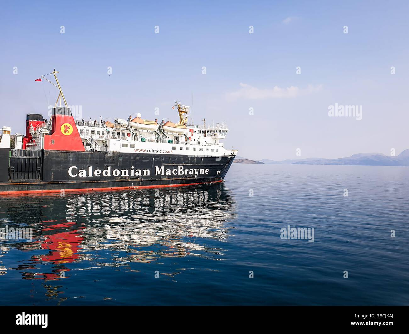 Armadale, île de Skye, Écosse, 10 mai 2025, Lord of the Isles Ferry, quittant Armadale en direction de Mallaig. Banque D'Images